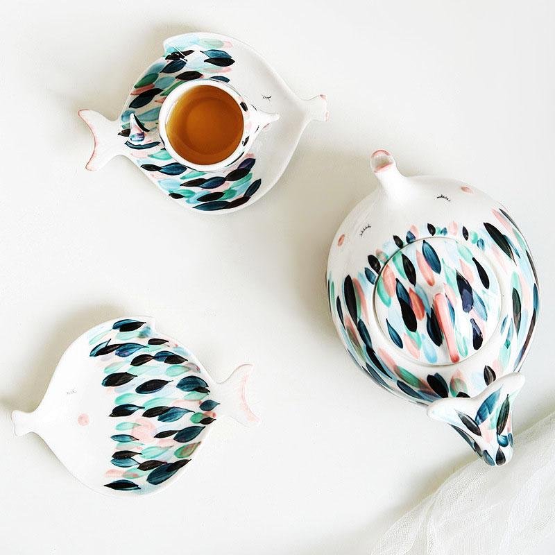 Kissy Fish Tea Set